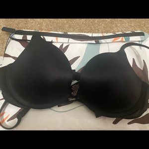 Victoria Secrets Very Sexy Pushup Bra 32B
